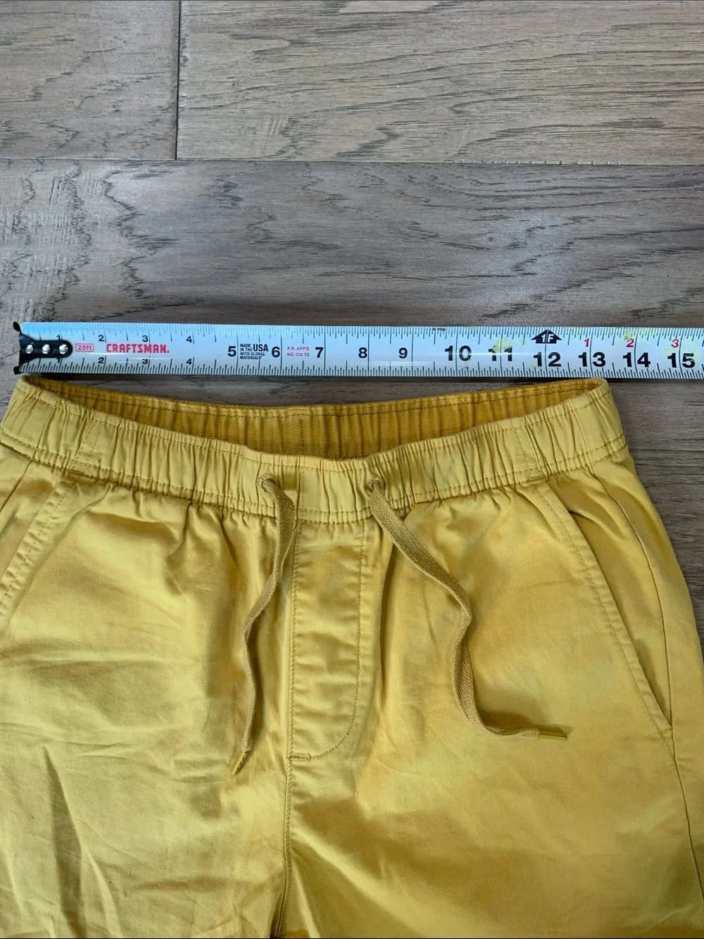 GAP Men's 7’’ Easy Short Size XS Gilded Gold